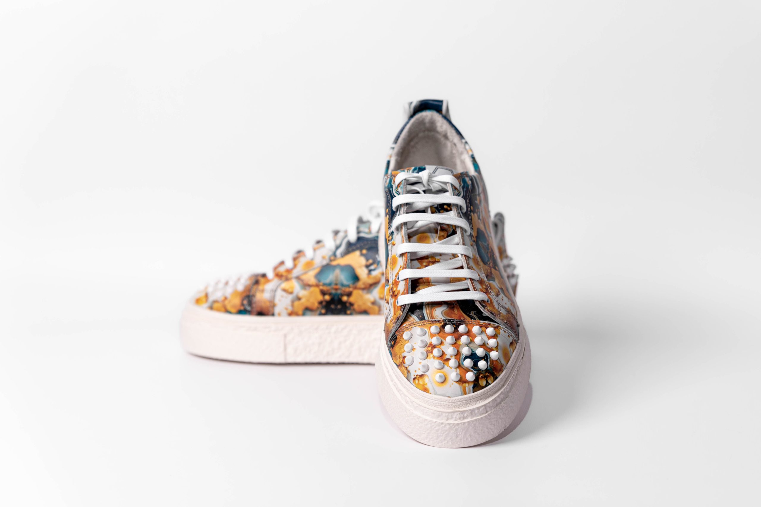 Low sneakers LB100-01