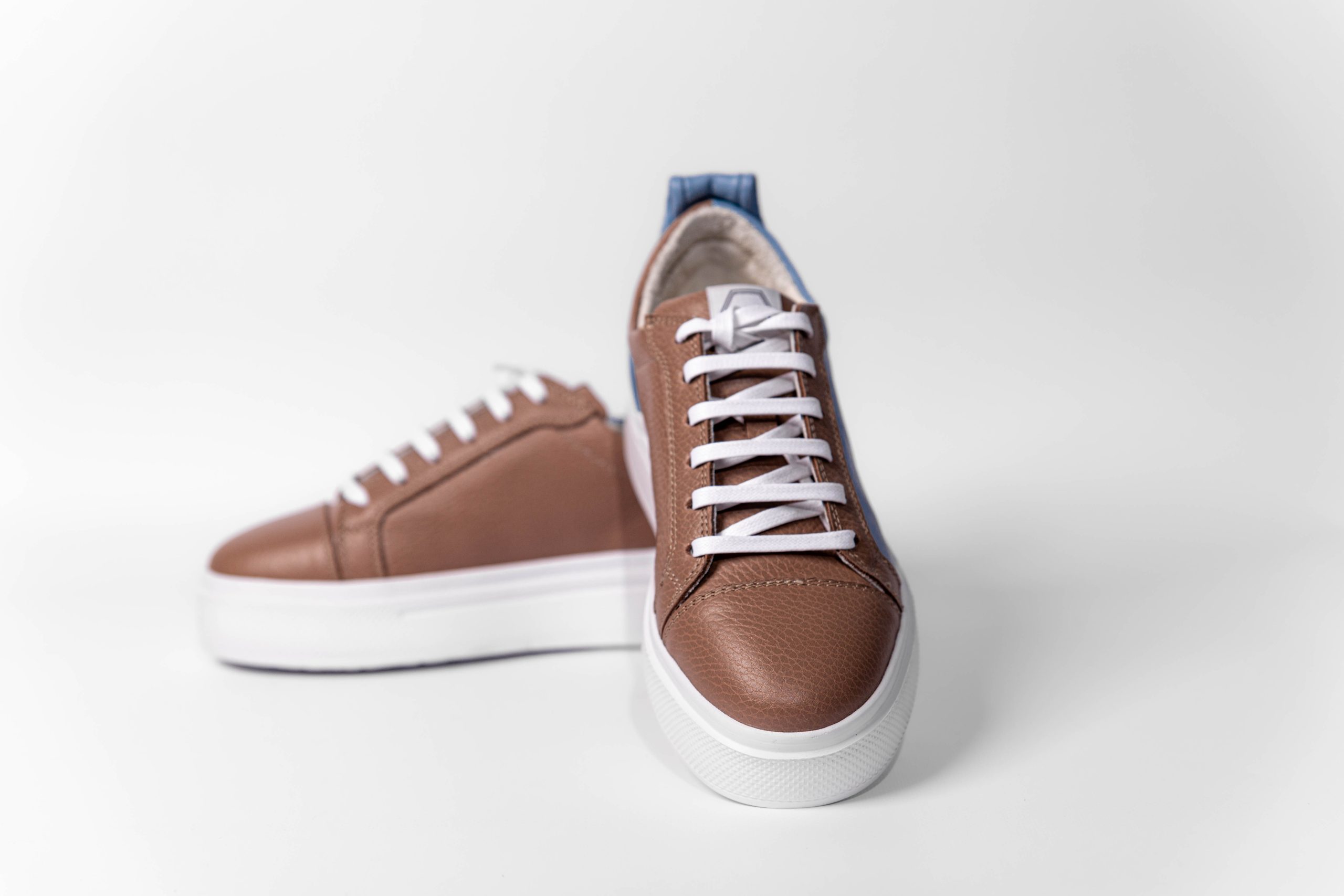 Low sneakers LB102-04