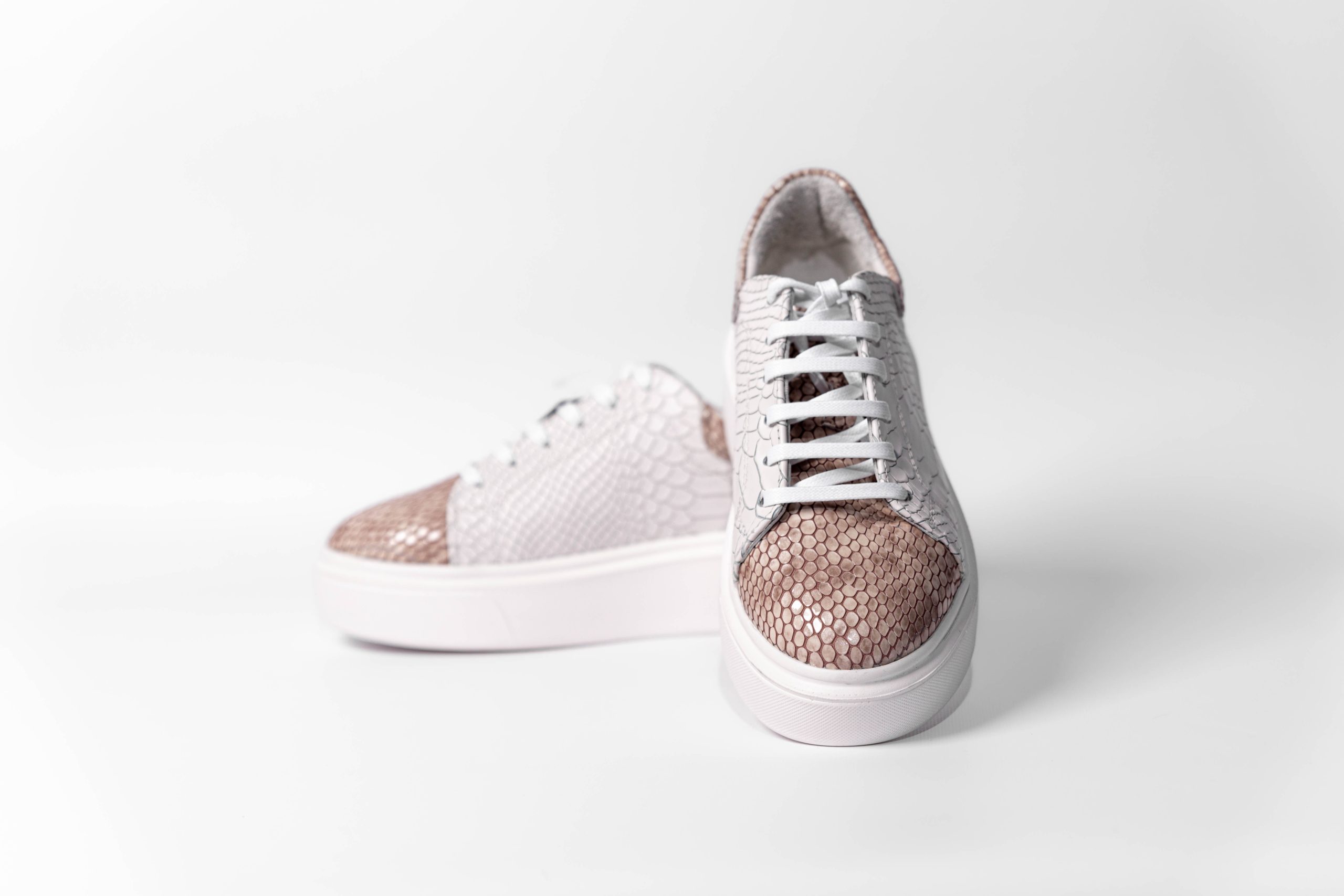 Low sneakers AM101-01