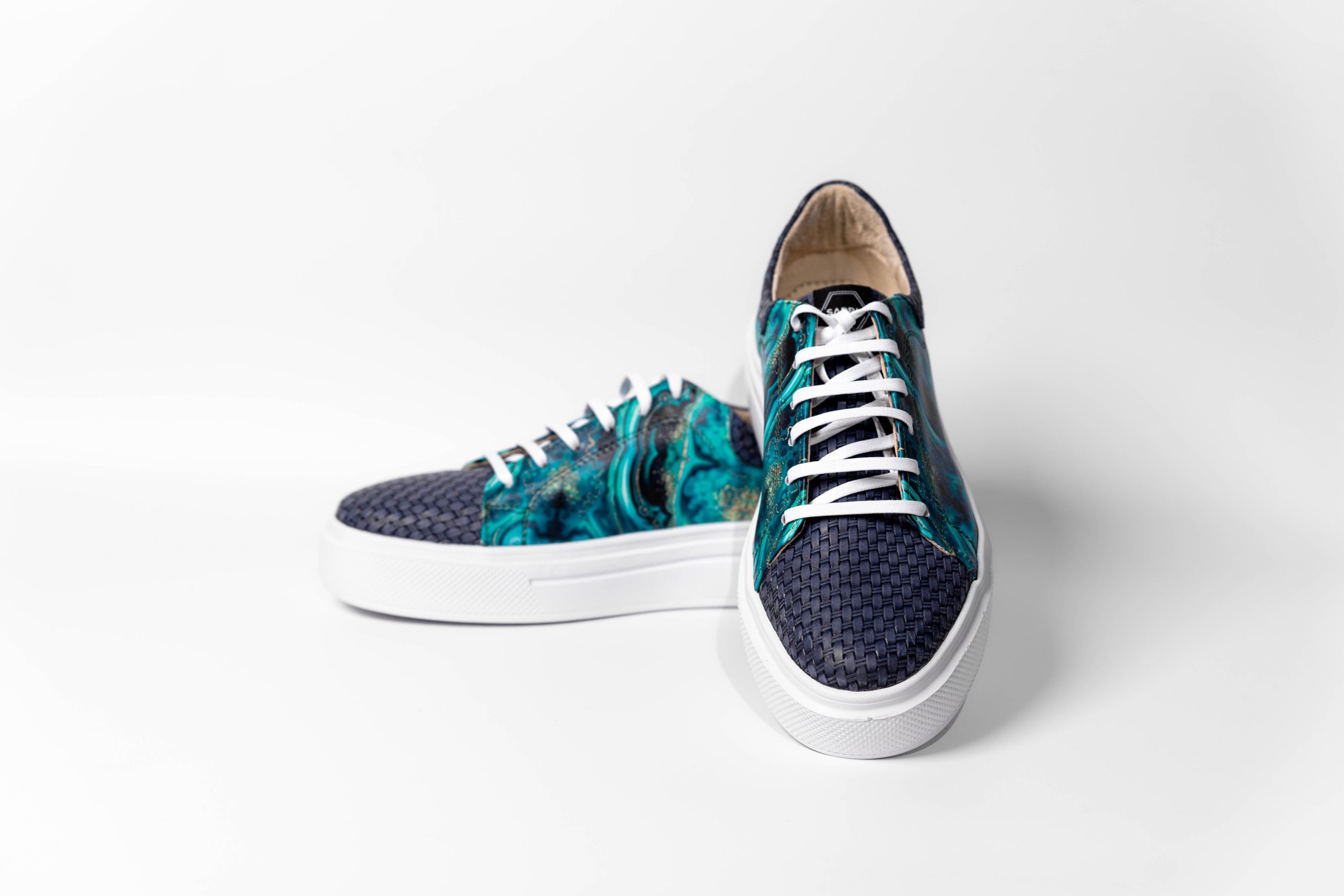 Low sneakers AM102-04