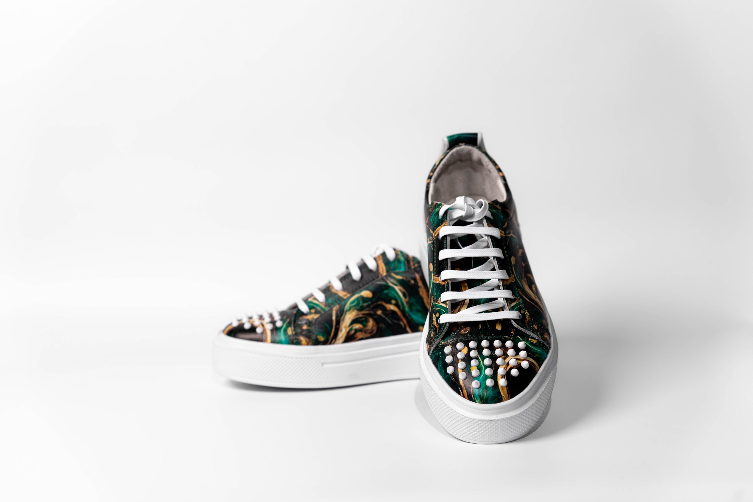 Low sneakers LB102-05