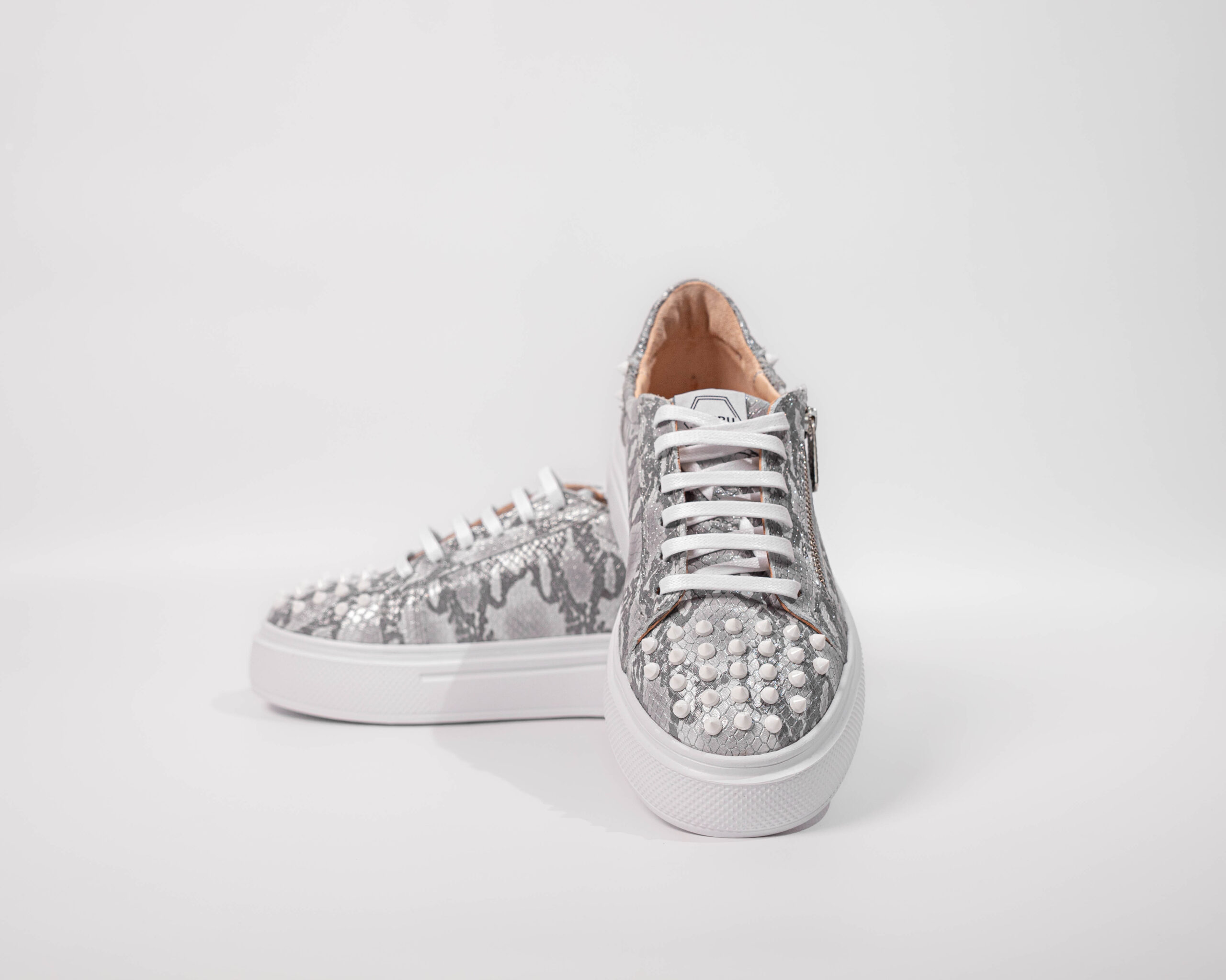 Low sneakers FEM102-01