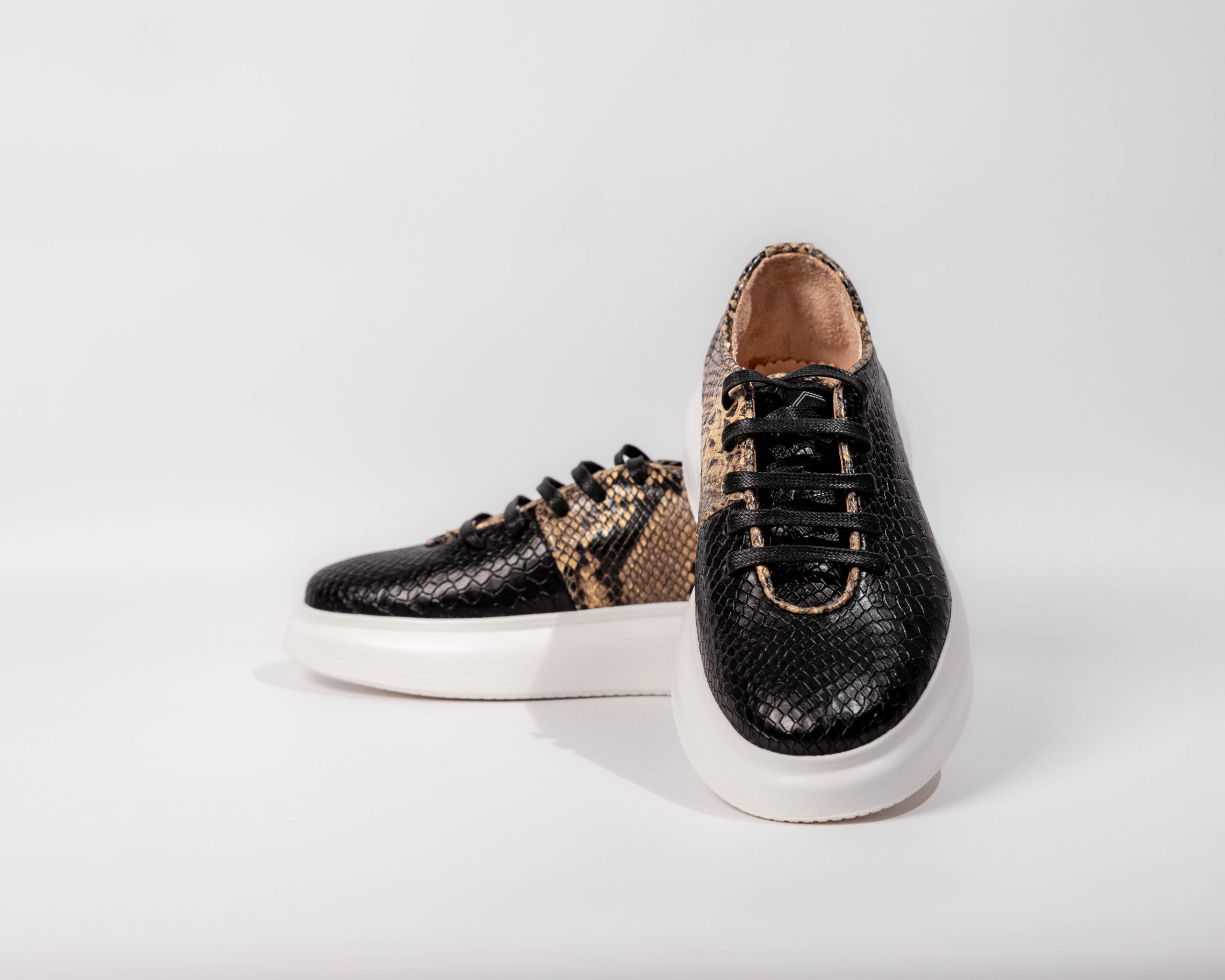 Low sneakers GG100-02