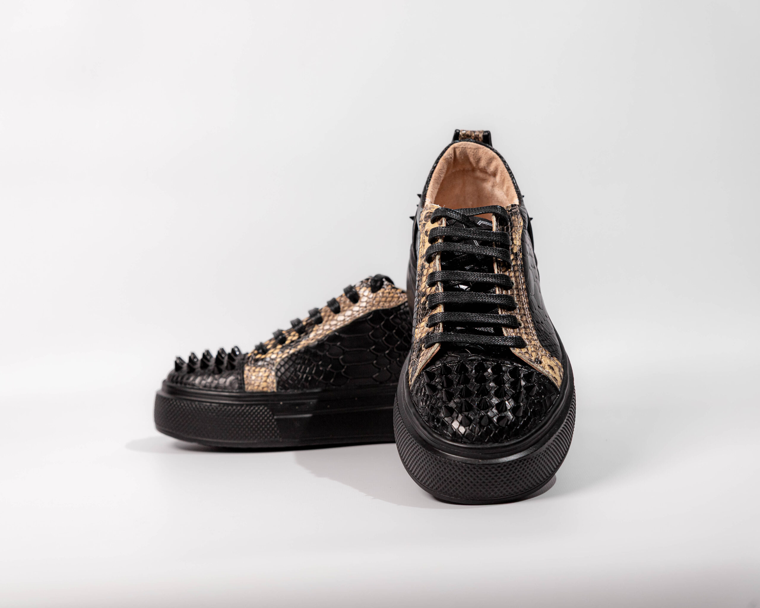 Low sneakers LB100-02