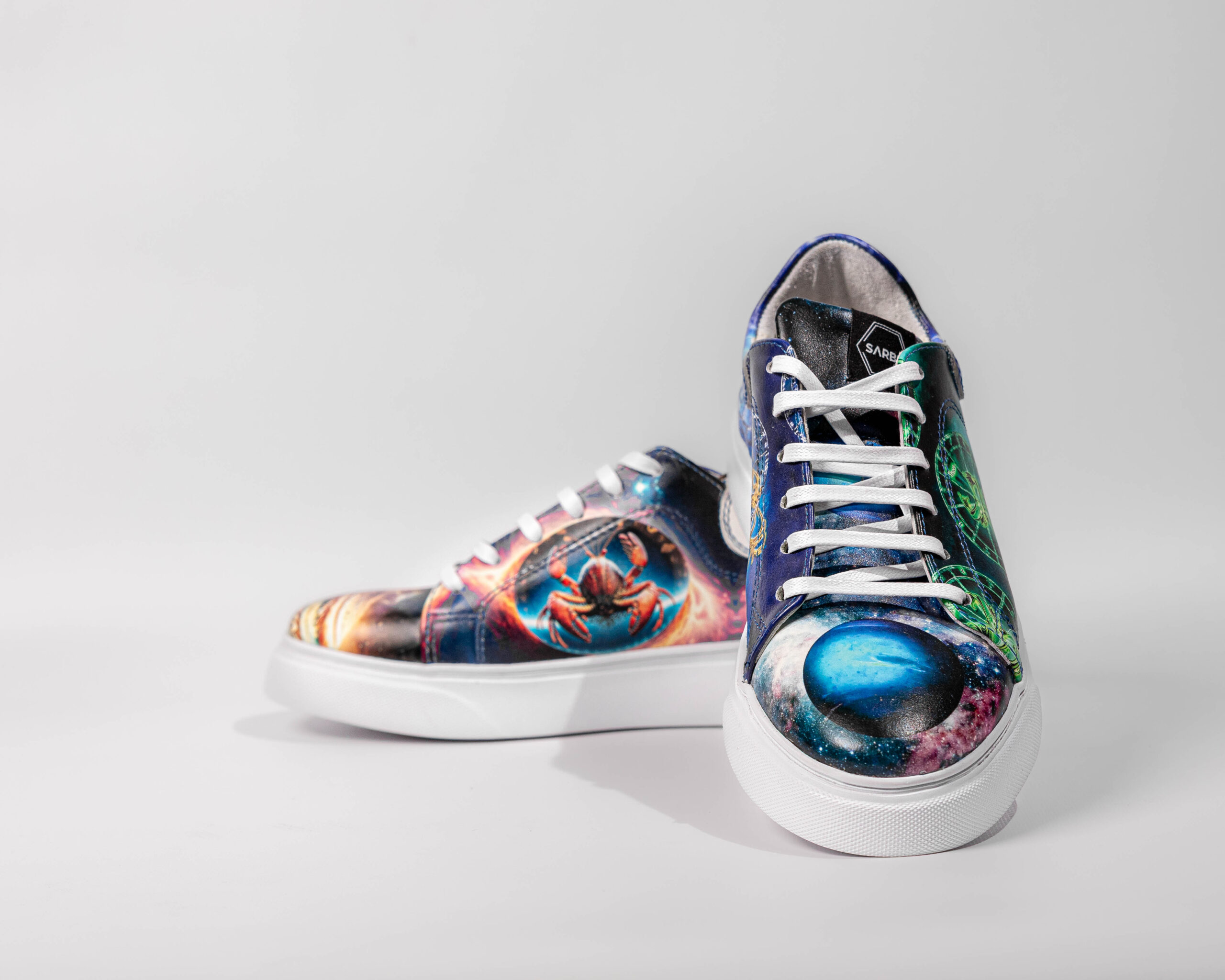 Low sneakers AM100-08